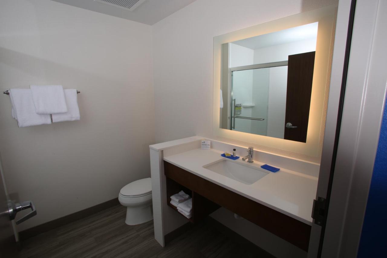 Holiday Inn Express Hotel And Suites Lincoln Airport By Ihg Exterior foto