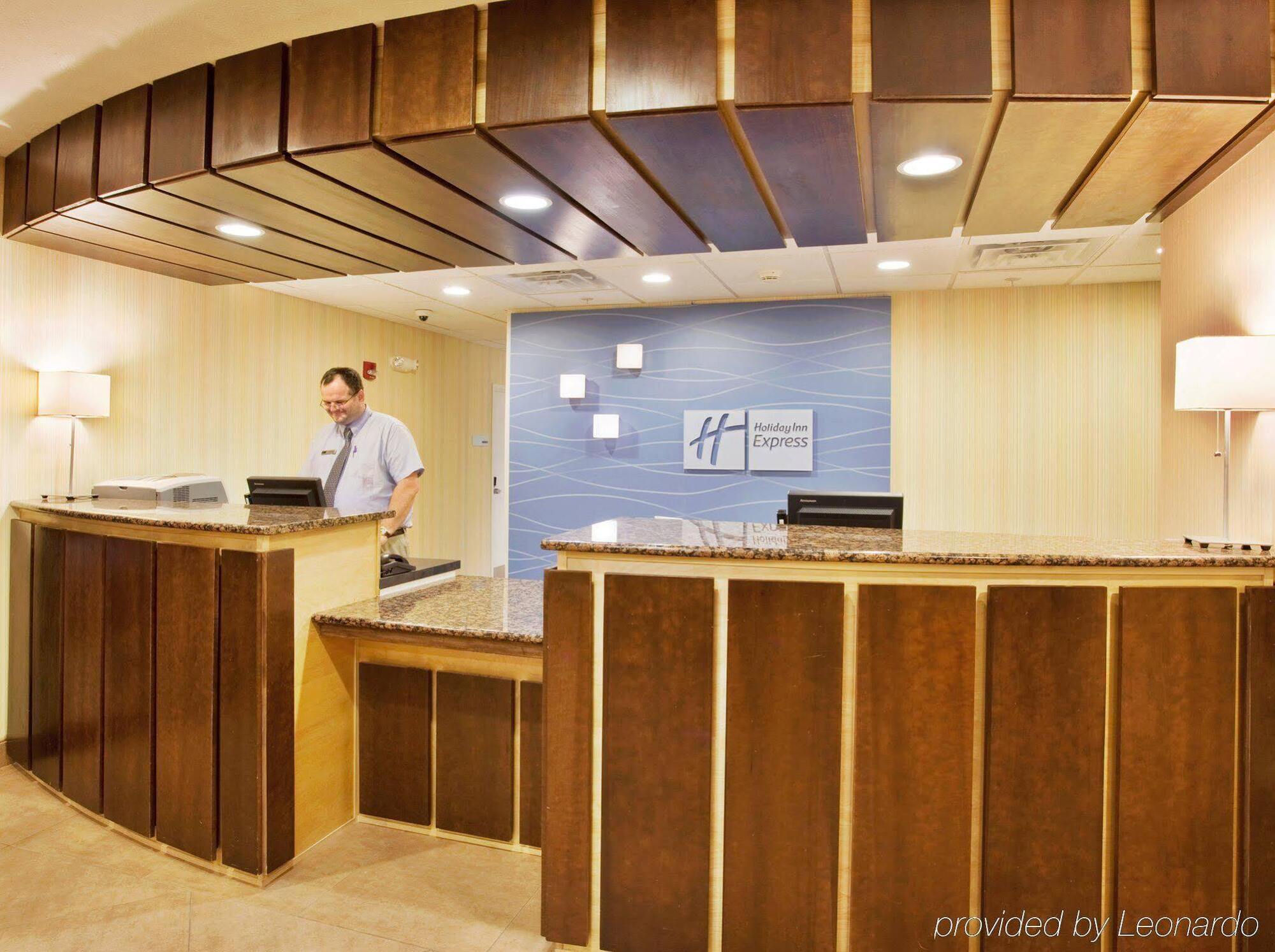 Holiday Inn Express Hotel And Suites Lincoln Airport By Ihg Exterior foto