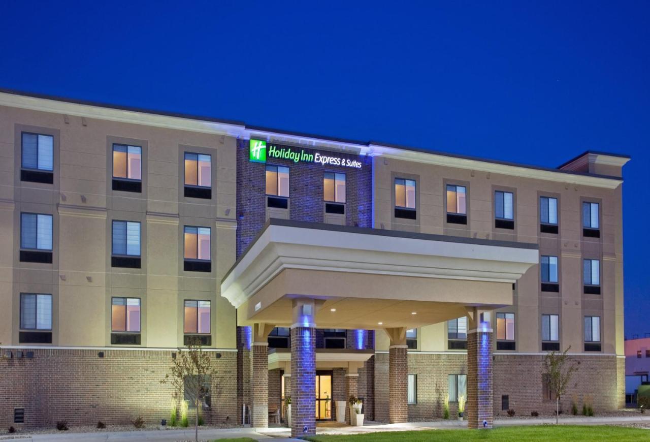 Holiday Inn Express Hotel And Suites Lincoln Airport By Ihg Exterior foto