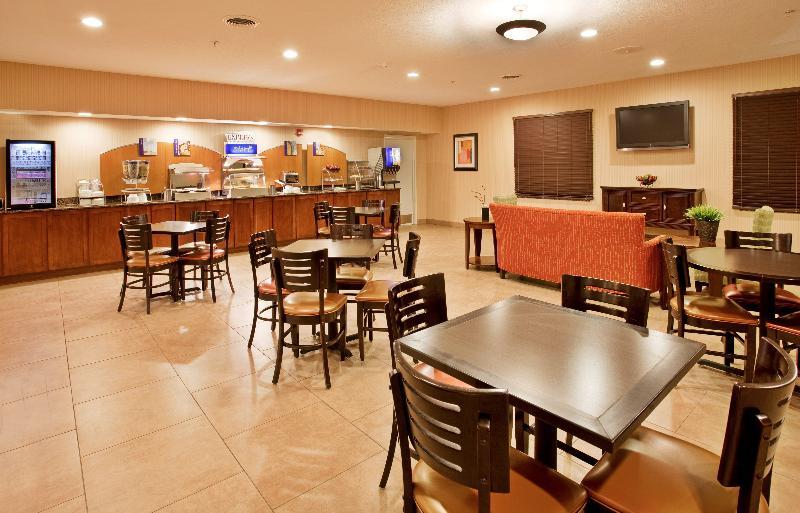 Holiday Inn Express Hotel And Suites Lincoln Airport By Ihg Exterior foto