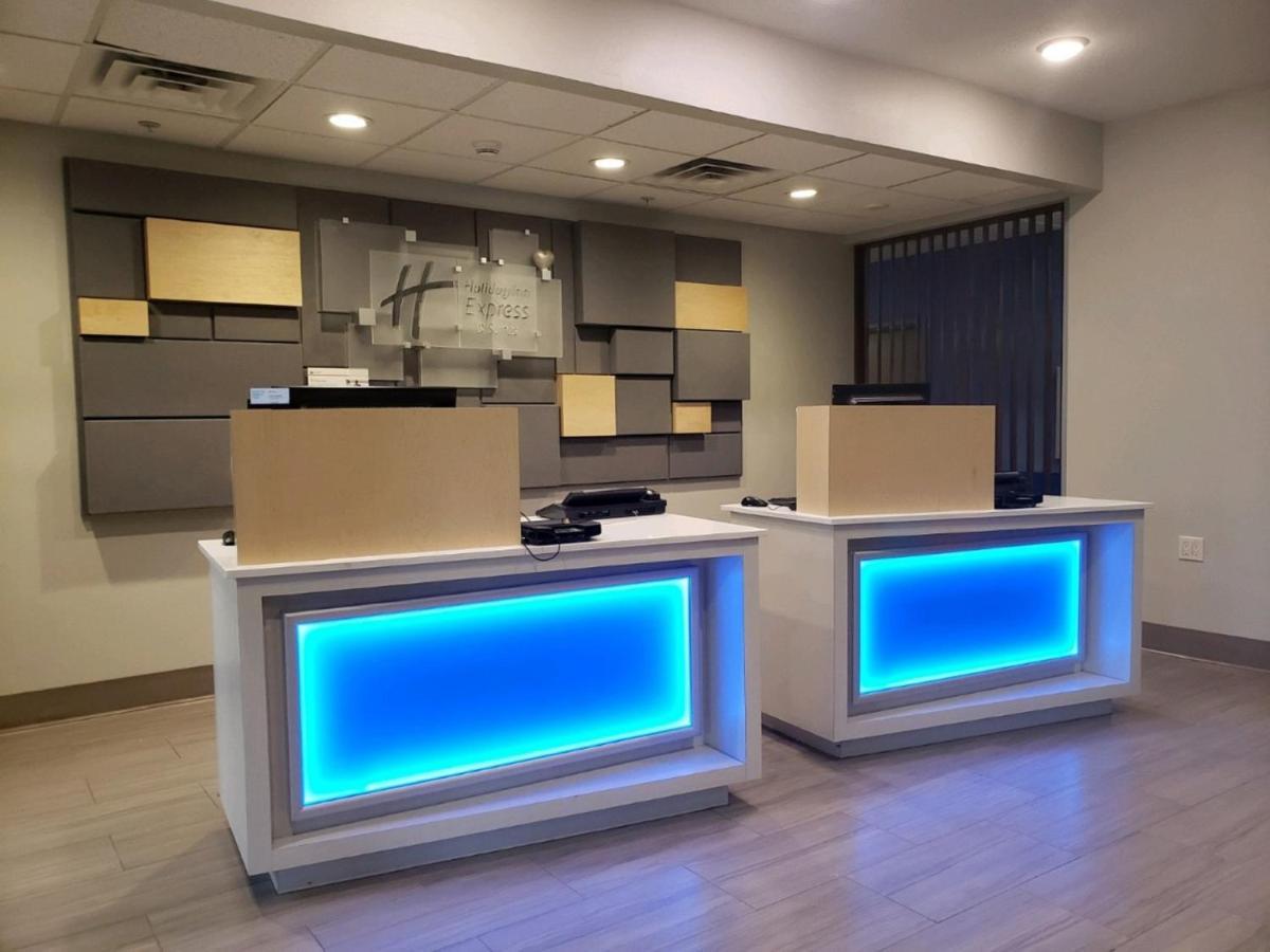 Holiday Inn Express Hotel And Suites Lincoln Airport By Ihg Exterior foto